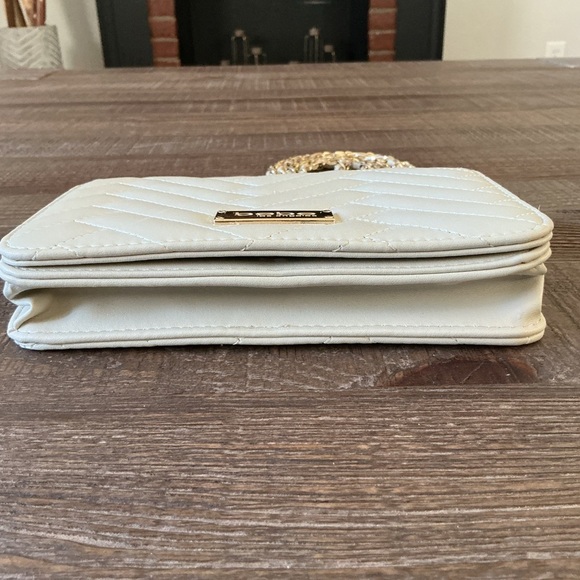 Bebe Sophia quilted crossbody quilted bag with gold detail - Picture 9 of 14